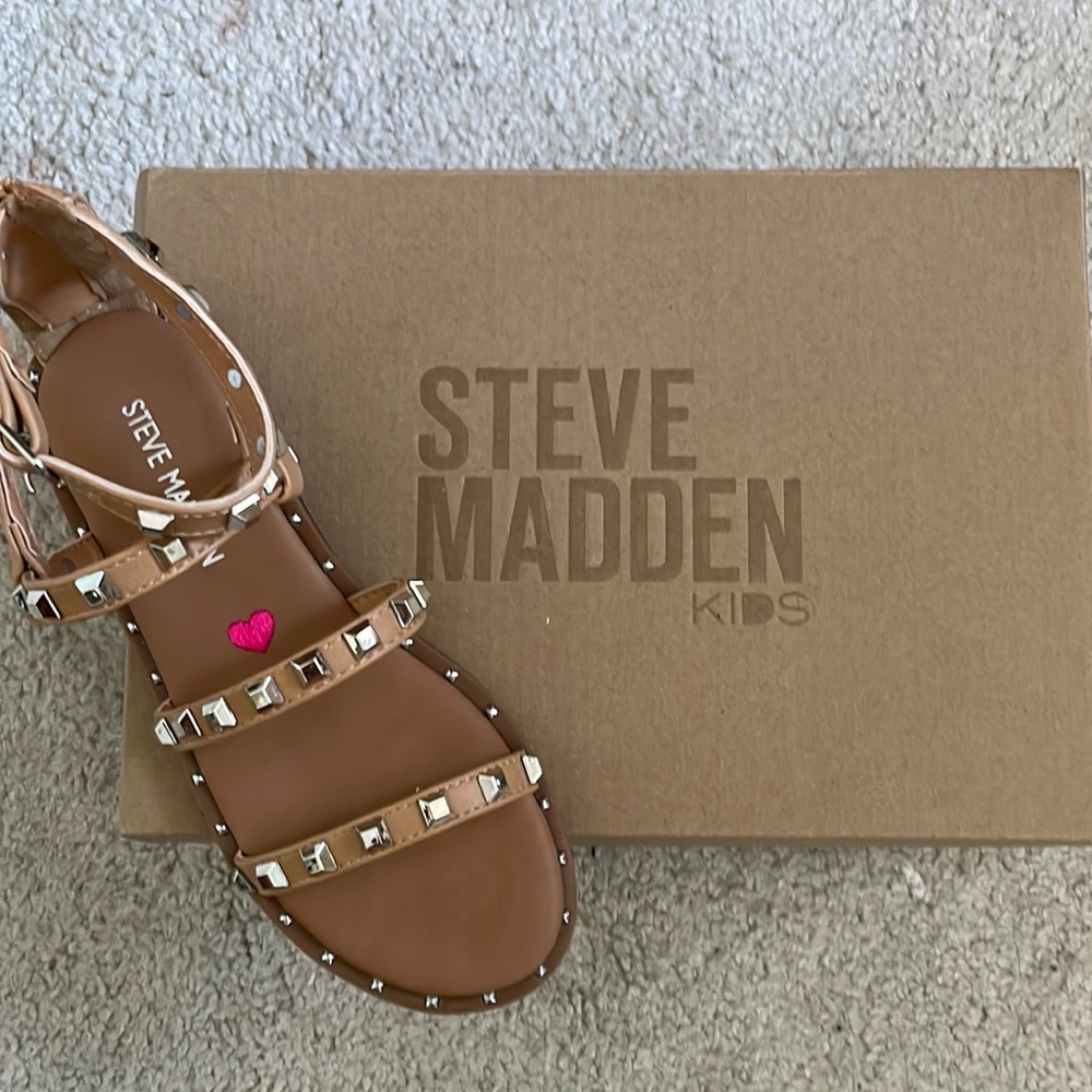 NEVER WORN Steve Madden kids JTravdl sandals